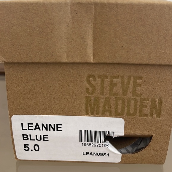 Steve Madden Leanne Blue Jelly Rhinestone Thong Flip Flops Women SIZE 5.0 - Picture 9 of 9